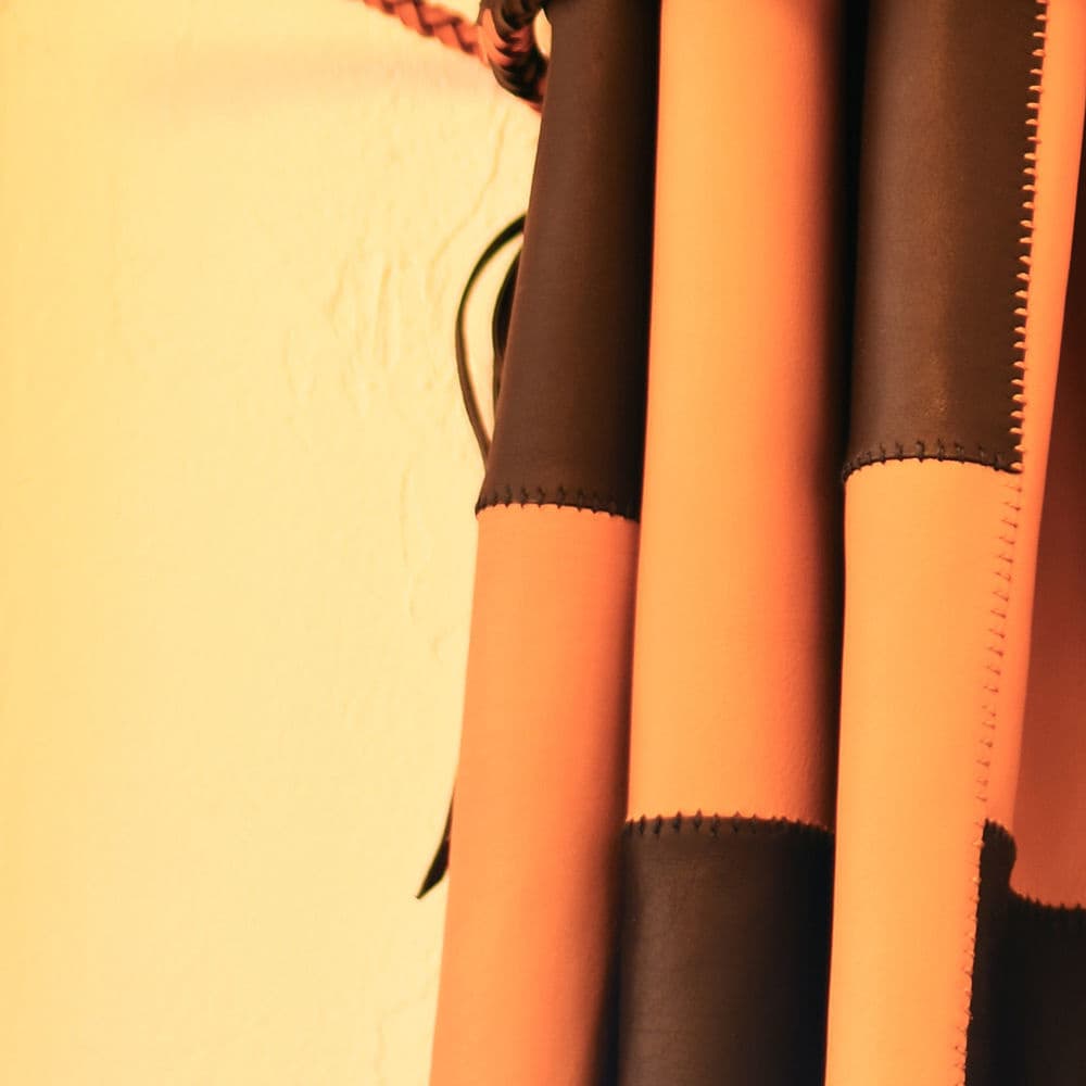 高橋 牧子Leather Curtain / Makiko Takahashi
