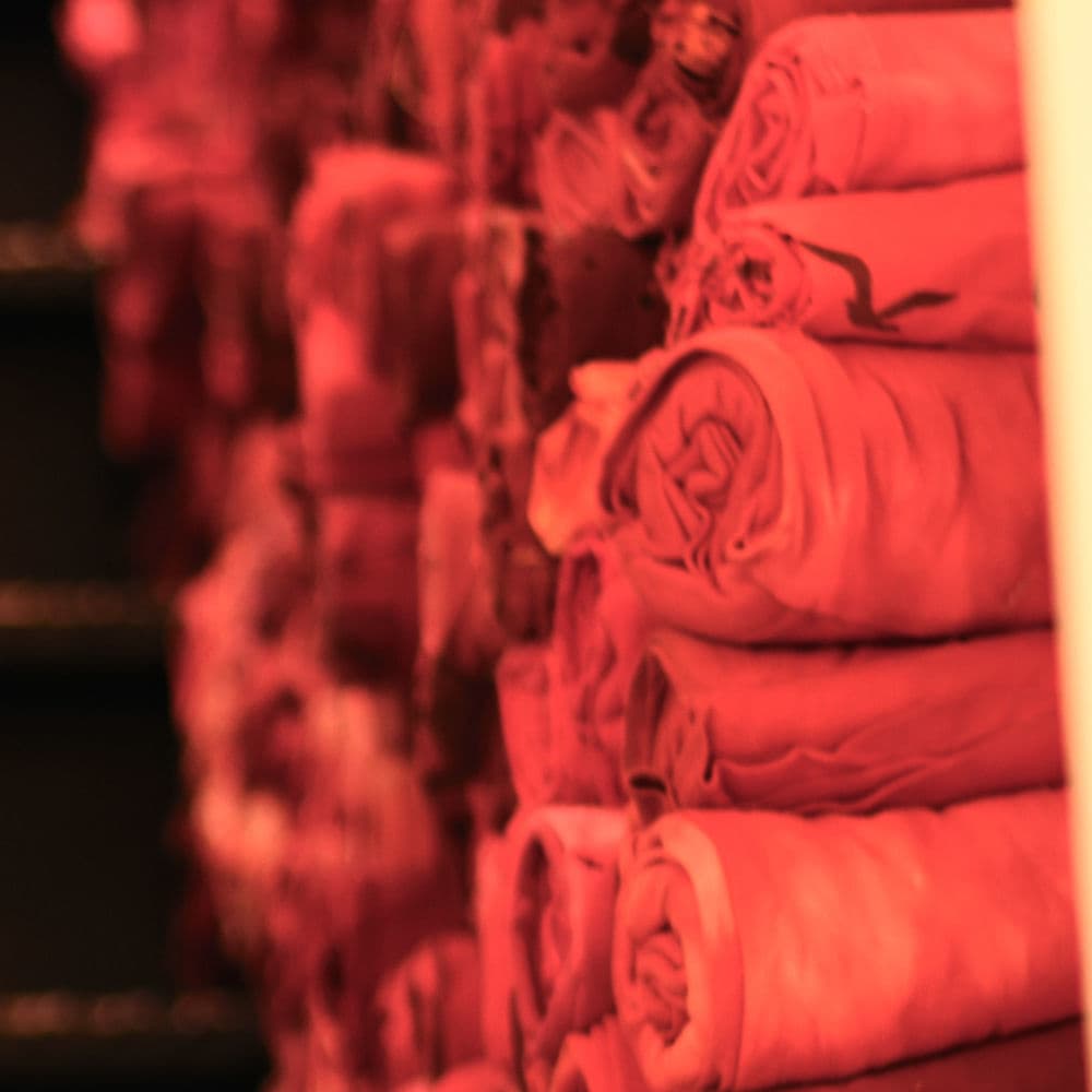高橋 牧子Leather Curtain / Makiko Takahashi