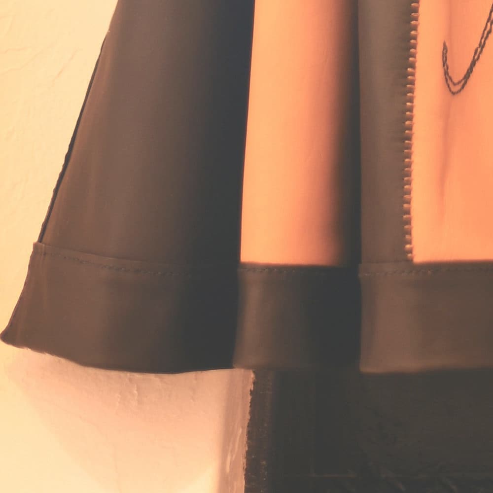 高橋 牧子Leather Curtain / Makiko Takahashi